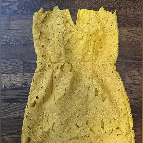 🌟 Few Moda golden yellow sleeveless floral embroidered dress with tie size XS - Picture 2 of 5